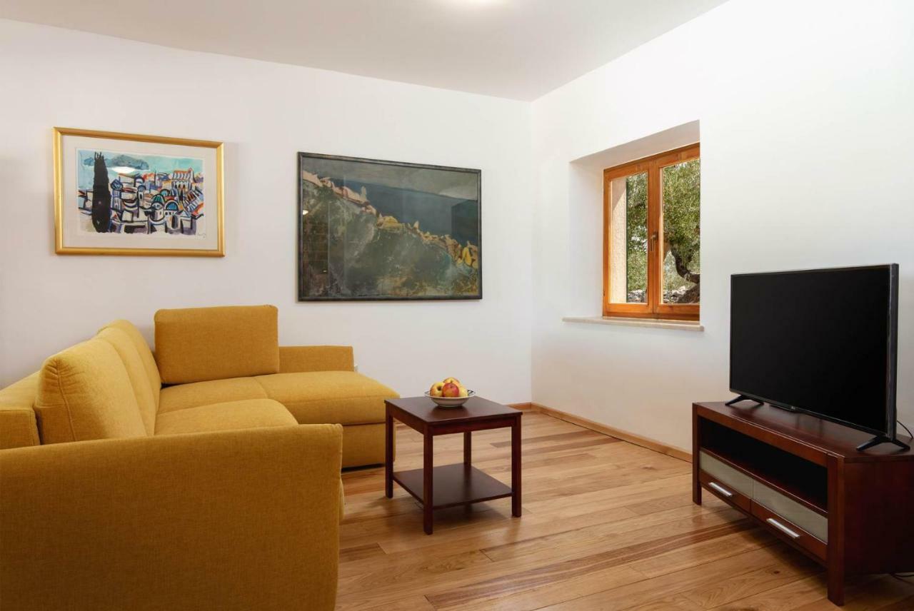 Villa Dubrava Tranquil Retreat Nestled In An Olive Grove For Serene Escapes Pucisca Exterior photo