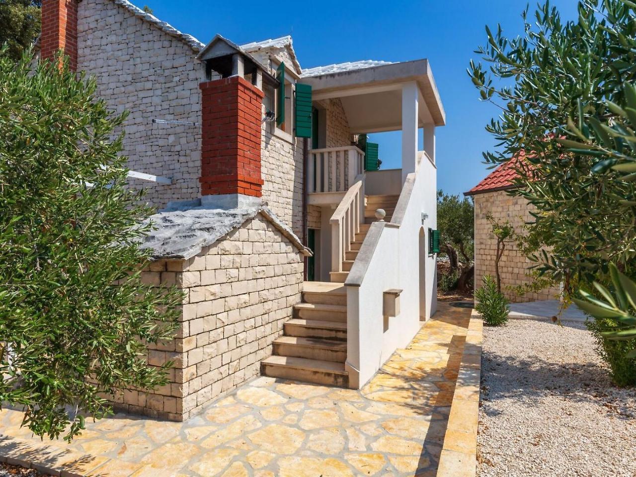 Villa Dubrava Tranquil Retreat Nestled In An Olive Grove For Serene Escapes Pucisca Exterior photo